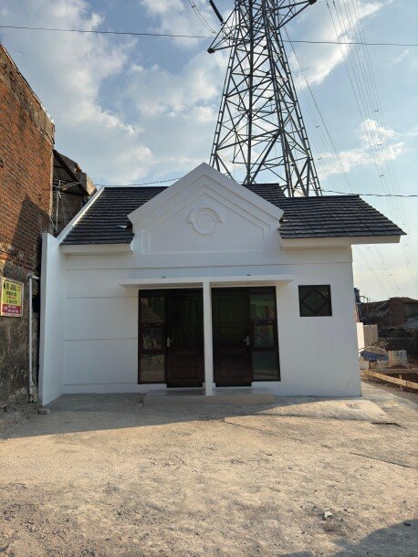 JUAL KOST 3 PINTU , DEKAT JALAN RAYA CINUNUK CIBIRU BANDUNG , DEKAT TOSERBA GRIYA , BORMA , DAN KAMPUS-1
