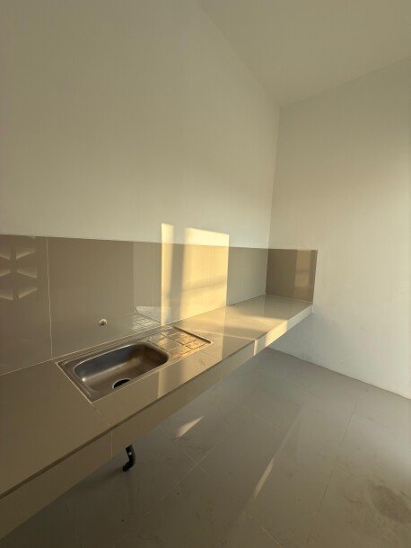 JUAL KOST 3 PINTU , DEKAT JALAN RAYA CINUNUK CIBIRU BANDUNG , DEKAT TOSERBA GRIYA , BORMA , DAN KAMPUS-3